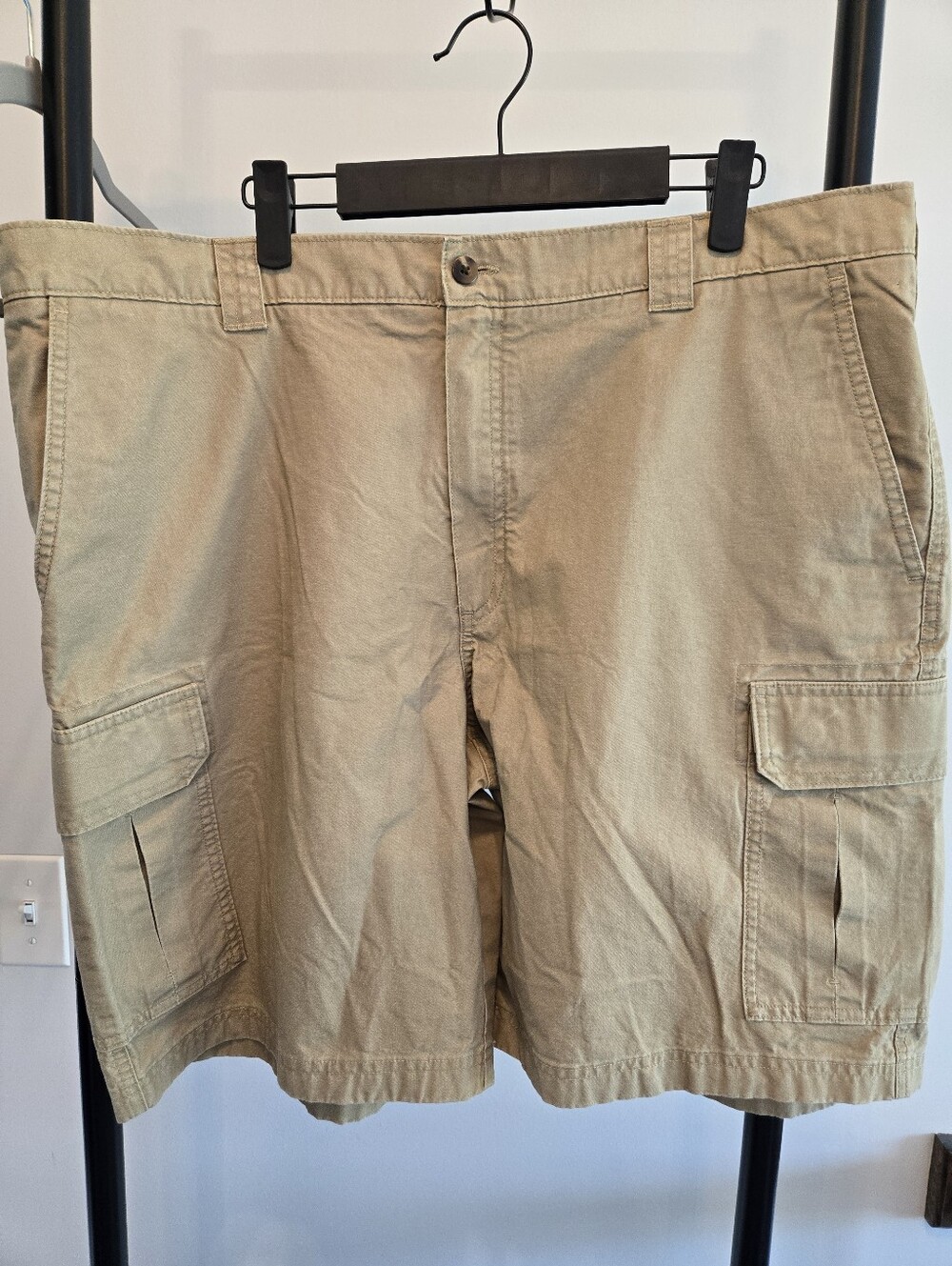 LL Bean Natural Fit 100% Cotton Cargo Shorts – Khaki – Men’s Size 40